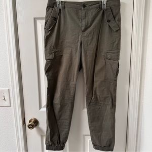 Quick dry loose fit hiking dark forest green activity pants with 6 pockets